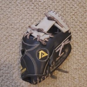 Akadema fielding glove in great condition